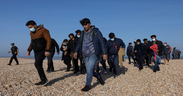 UK: Record Number of Migrants Crossing English Channel